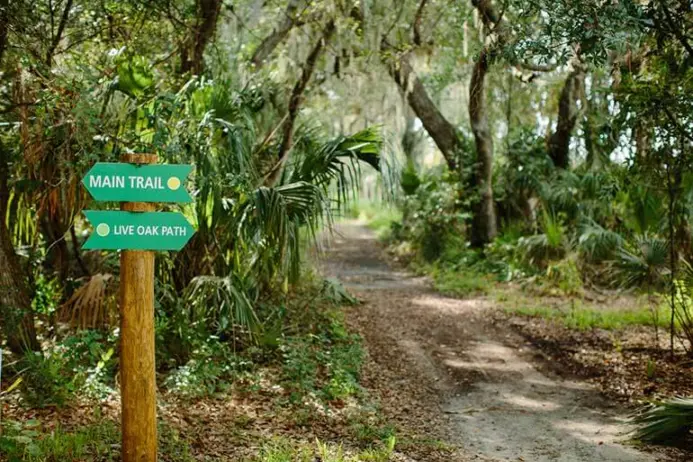 Trail marker next to path at Boyd Hill Nature Preserve. 