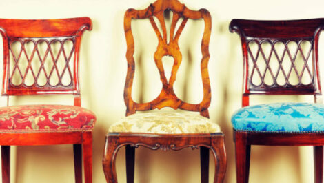 Three eccletic vintage chairs beside each other.