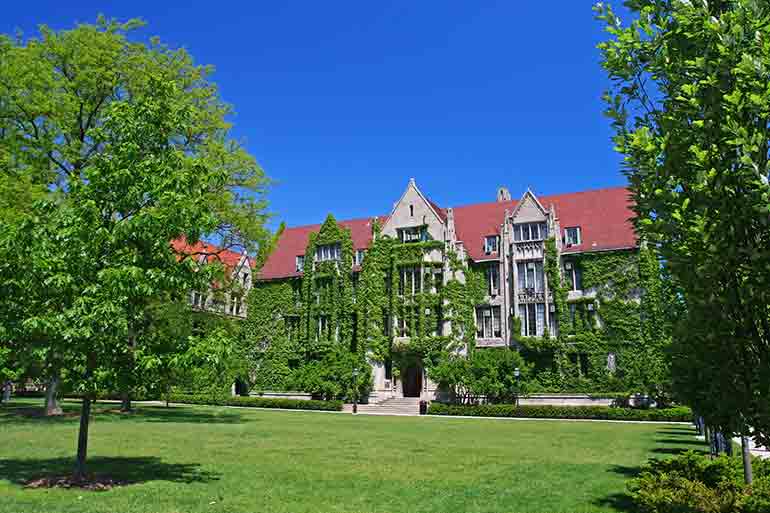 The world-renowned University of Chicago is located in the South Side Chicago Neighborhood of Hyde Park