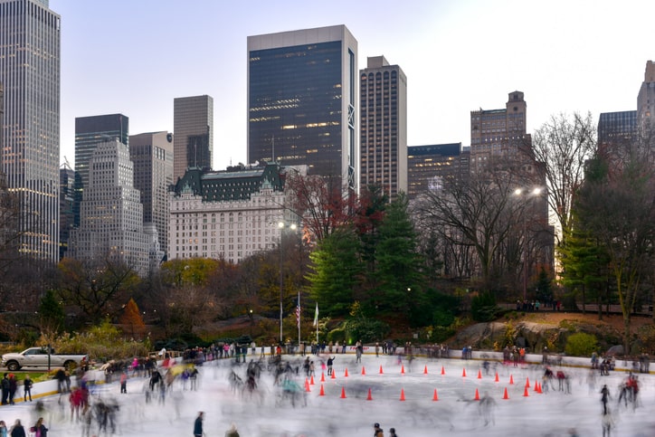 People ice skating at Rockefeller Center
