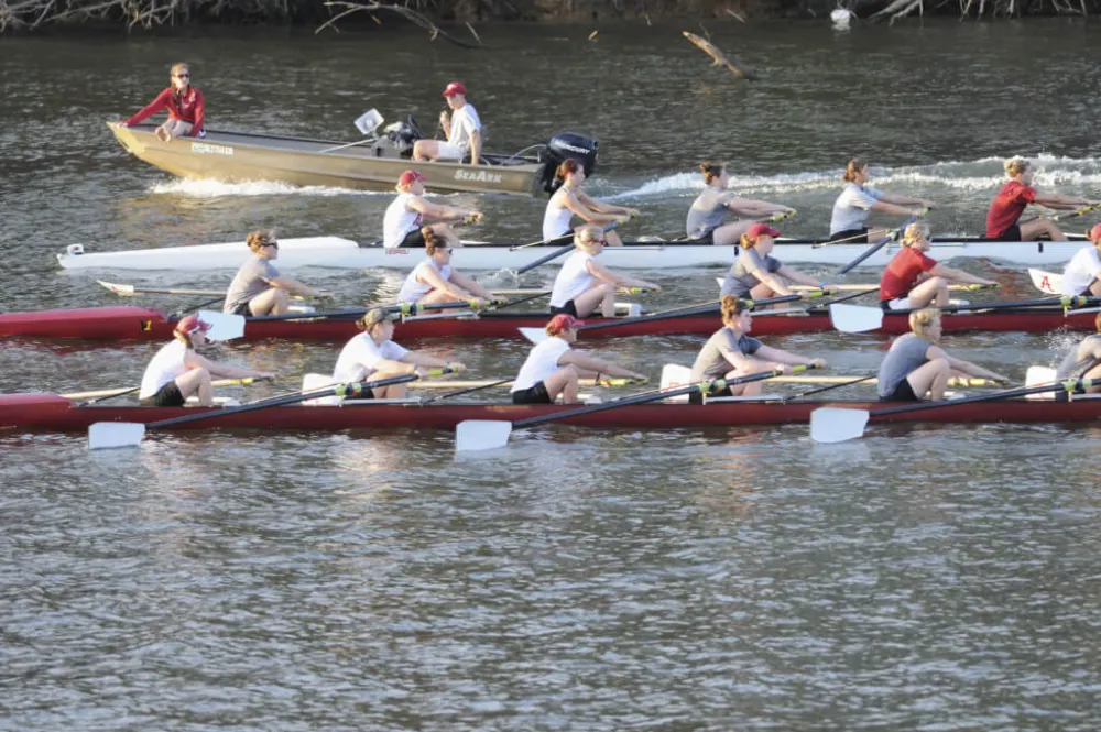 People rowing in the Philadelphia Delaware River