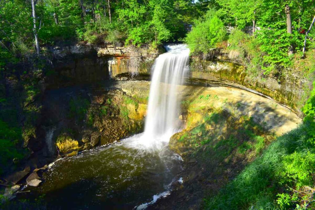 Shot of the Minnehaha Falls at Minnehaha Regional Park in Minneapolis, MN.