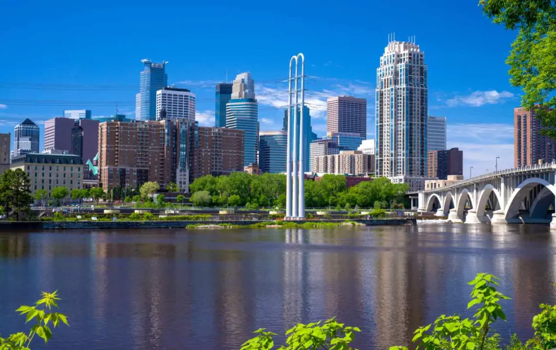 Mississippi river, looking at the Minneapolis skyline 