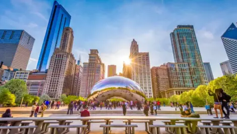 Sunny morning view of the Cloud Gate in Chicago, Illinois